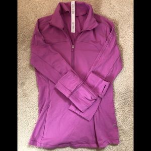 NWOT lululemon run briskly 1/2 zip in magenta glow